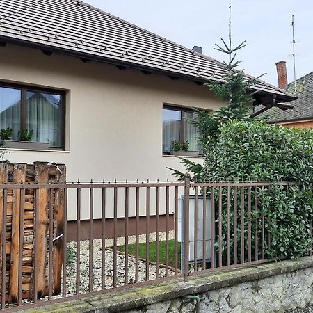 Aranypatak Apartmanhaz سزومباثيلي المظهر الخارجي الصورة