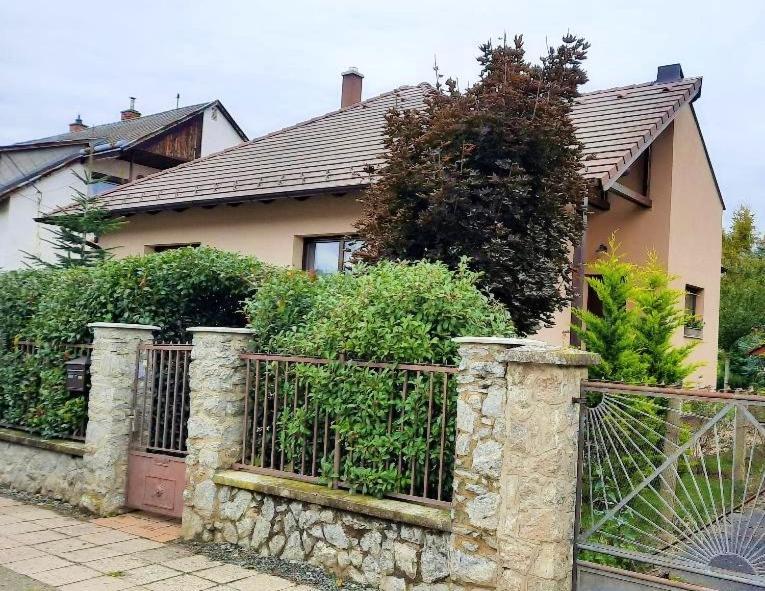 Aranypatak Apartmanhaz سزومباثيلي المظهر الخارجي الصورة