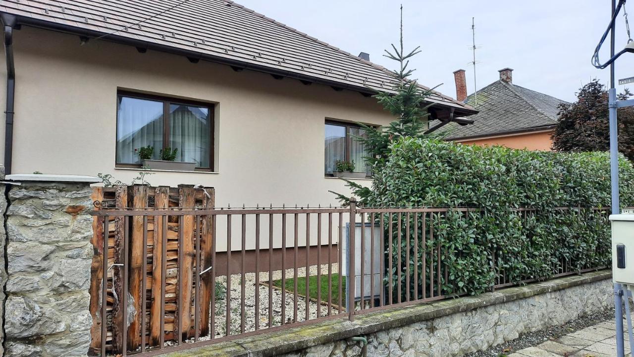 Aranypatak Apartmanhaz سزومباثيلي المظهر الخارجي الصورة