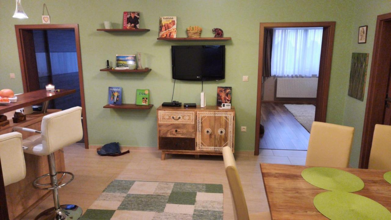 Aranypatak Apartmanhaz سزومباثيلي المظهر الخارجي الصورة